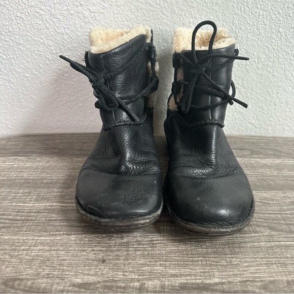 UGG Caspia Black Soft Leather Shearling Warm Cozy Ankle Boots Women’s Size 8 - Picture 5 of 11